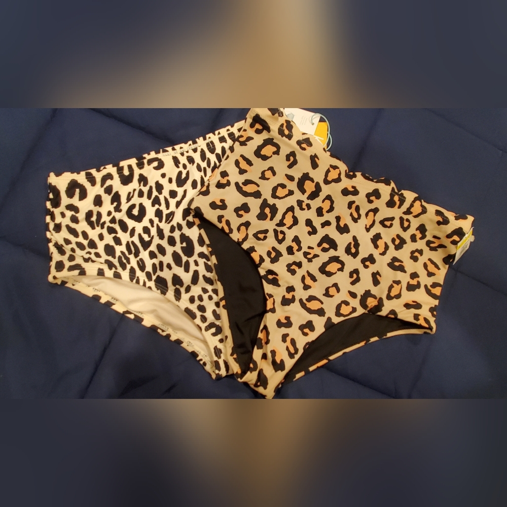 Kona Sol/ Chelsea .28  Cream and Black Swimwear, Size S.